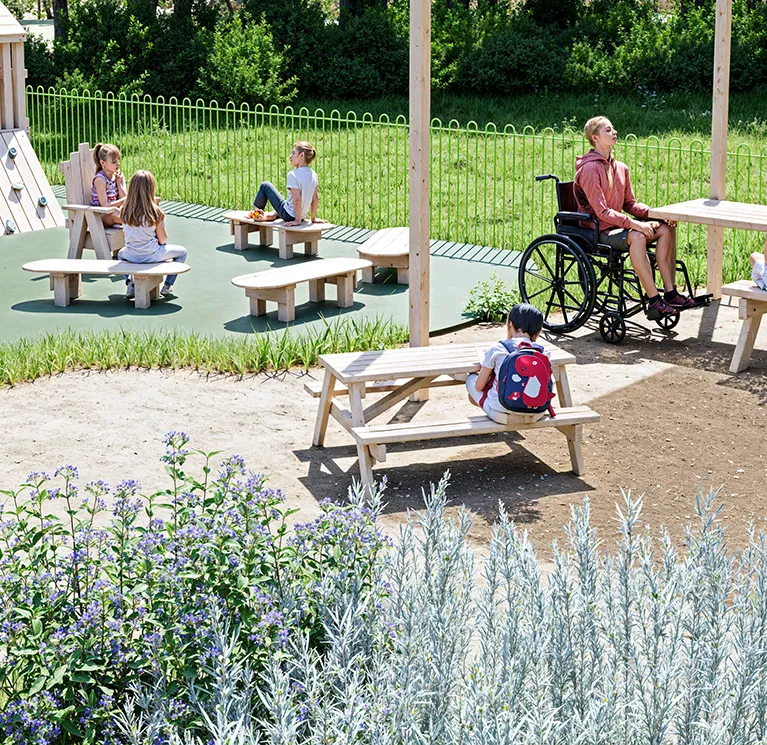 Children's picnic table image